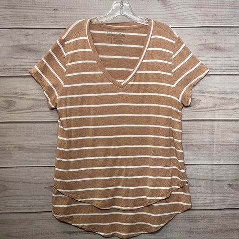 Latched Mama Maternity Shirt Size: L