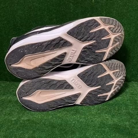 Nike Sneakers Size: 03
