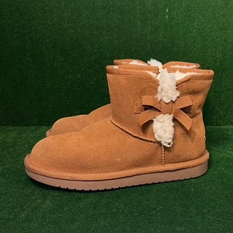 Koolaburra boots Size: 02