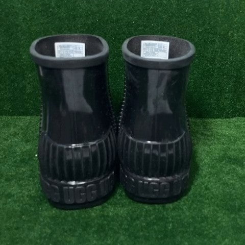 Ugg Rainboots Size: 13