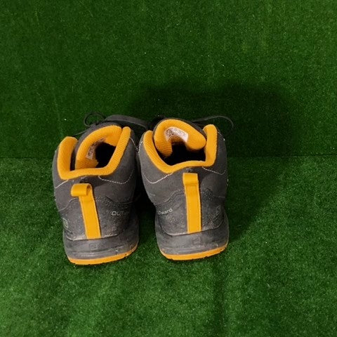 Salomon boots Size: 01