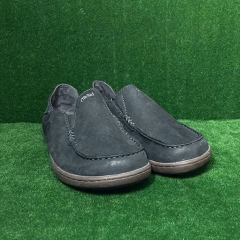 Olukai slip ons Size: 01