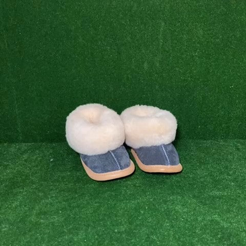 La Bergerie En Folie Slippers Size: 06
