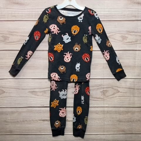 Old Navy Boys PJ's Size: 06