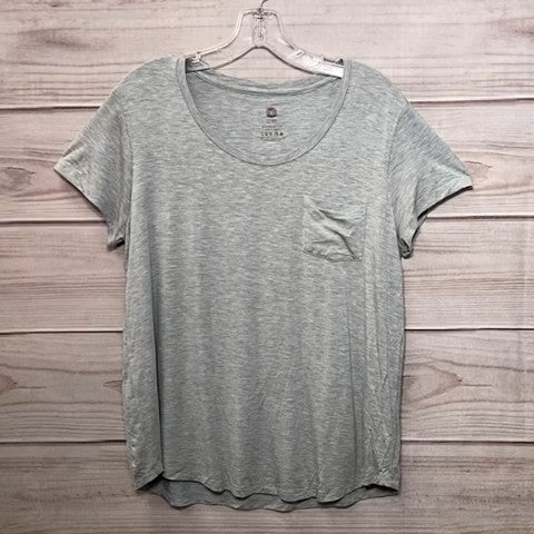 KIndred Bravely Maternity Shirt Size: M