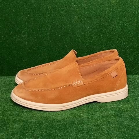 Zara slip ons Size: 11