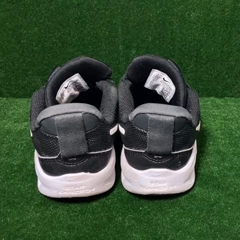 Nike Sneakers Size: 03