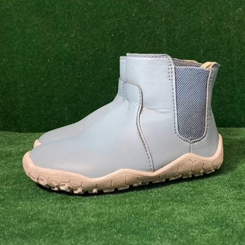 Vivobarefoot Toddler boots Size: 06