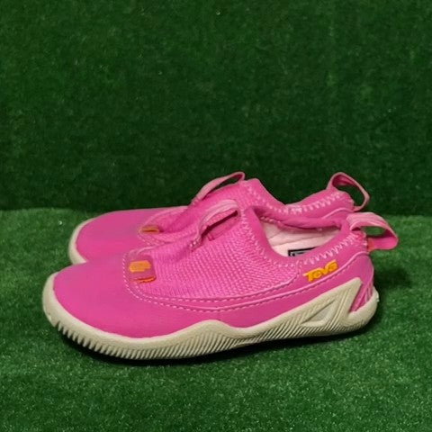 Teva Toddler Water shoes Size: 06