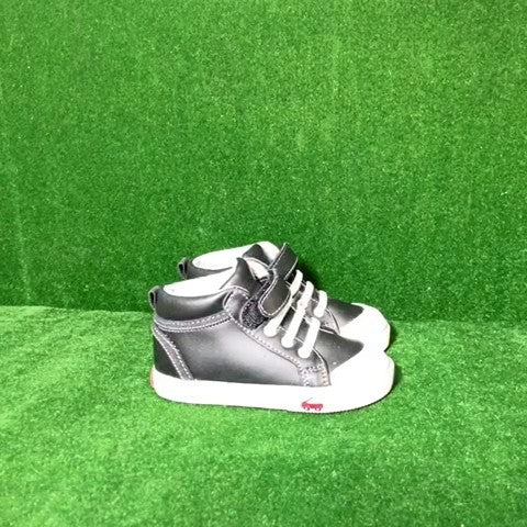 See Kai Run Toddler Sneakers Size: 07