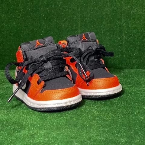 Nike Toddler Sneakers Size: 02