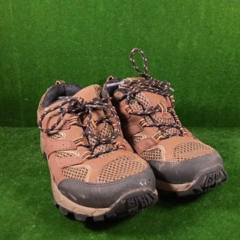 Merrell hiking boots Size: 03