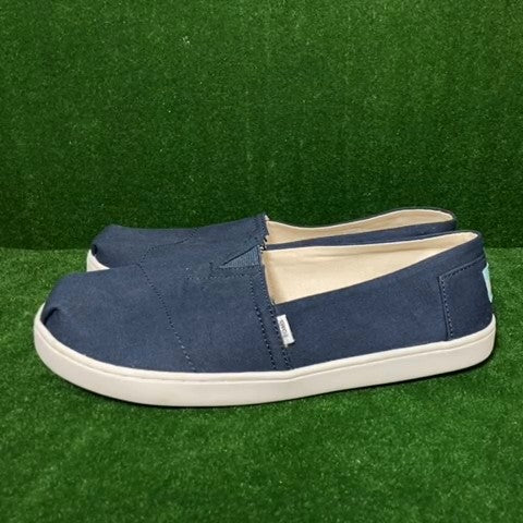 Toms slip ons Size: 06