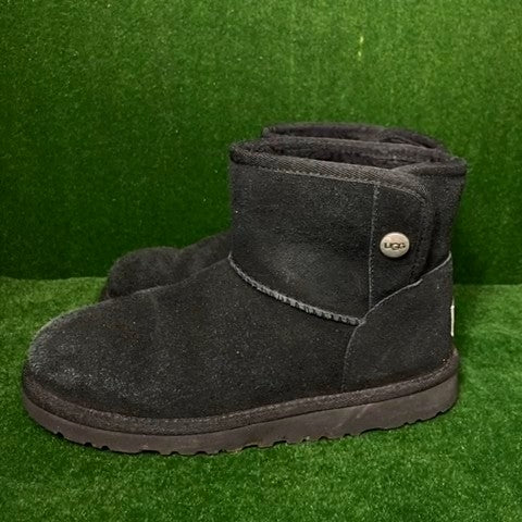 Ugg boots Size: 02