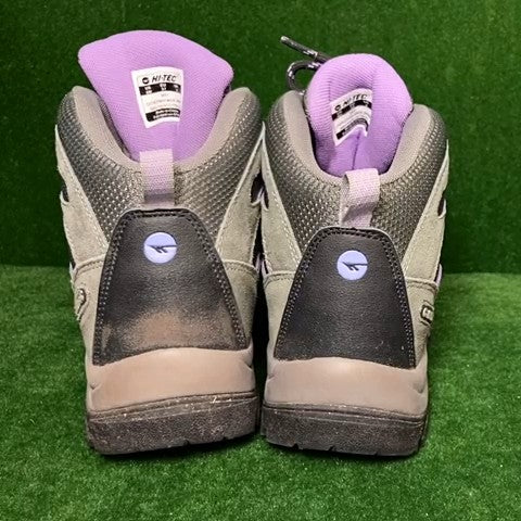 hiking boots Size: 06