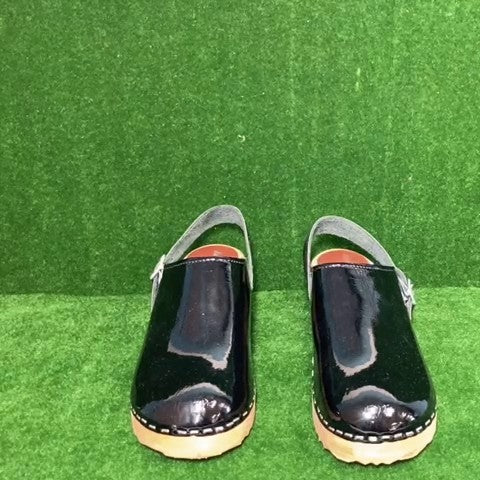 Hanna Andersson Girls Clogs Size: 03 1/2