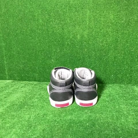 See Kai Run Toddler Sneakers Size: 07