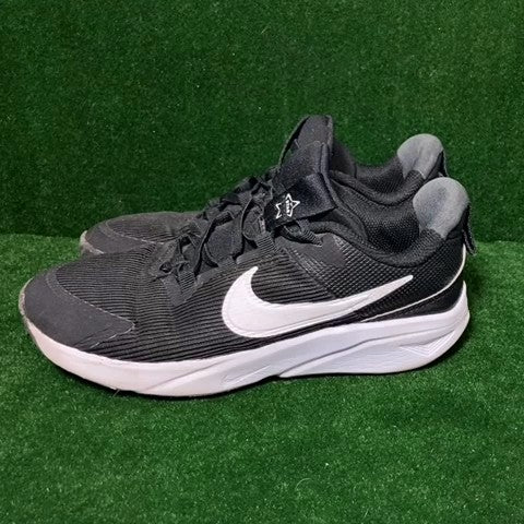 Nike Sneakers Size: 03