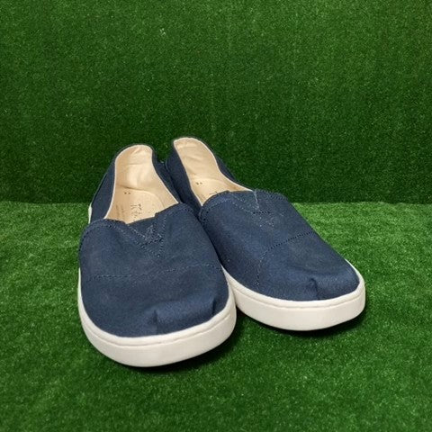 Toms slip ons Size: 06