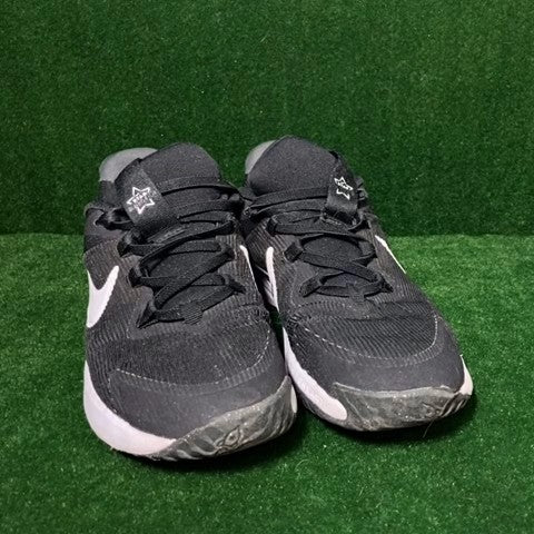 Nike Sneakers Size: 03