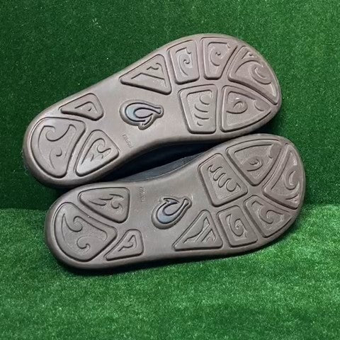 Olukai slip ons Size: 01