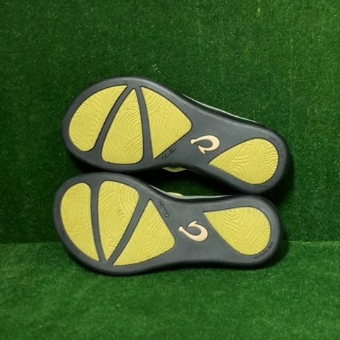 Olukai Unisex Flip Flops Size: 01
