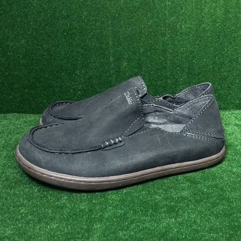 Olukai slip ons Size: 01