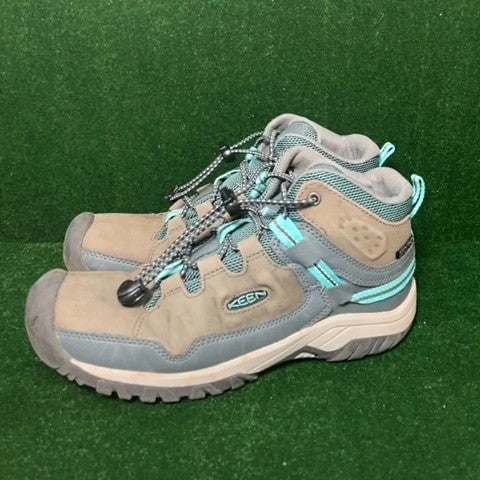 Keen hiking boots Size: 03