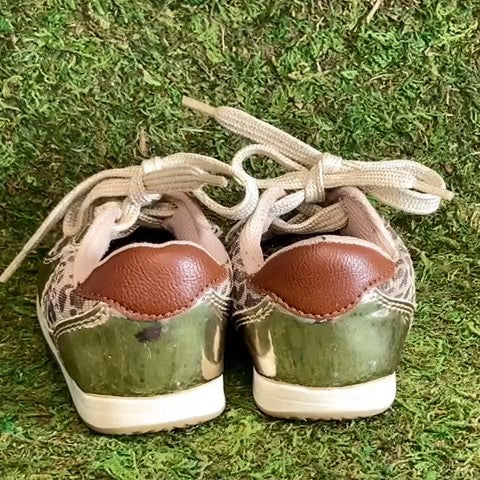 Baby Colors Toddler Sneakers Size: 06