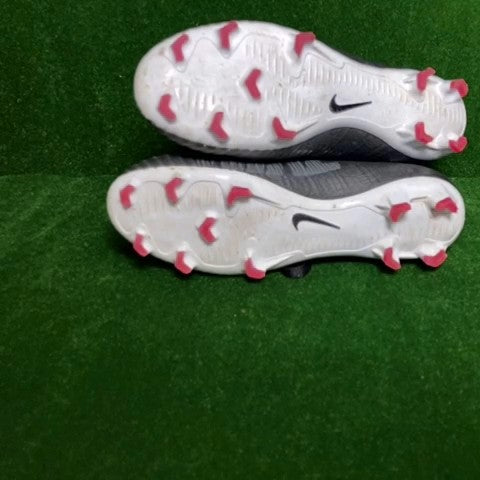 Nike Cleats Size: 04 1/2